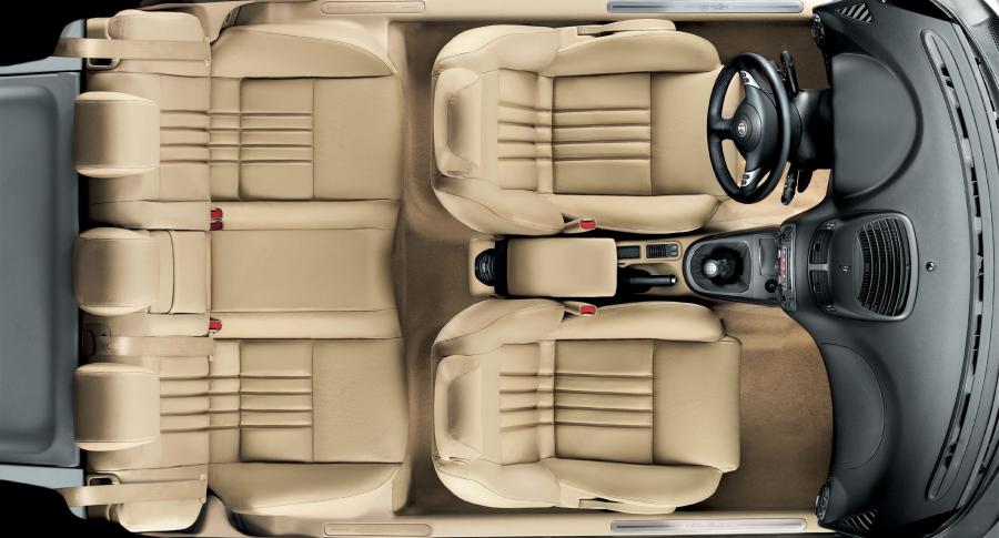 Интерьер Alfa Romeo 147 5-Door 2005 года  (фото 7 из 11)
